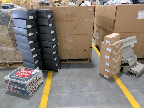 36 pairs of boxed shoes, 15 pairs of under Armor sandals, Steve Madden, Tony Lama, Rothys, osaka