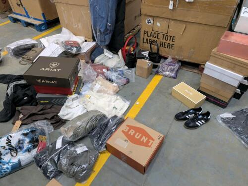 Nicer clothing shoes: (27 shoes), duck head, wrap, faherty, reiss, Charles and Keith bags, Jacquemus purse, Michael Kors purse, babbelero backpack, suits, aritzia, aritzia, Gucci? shoes and more 21 clothing items, 12 bags/purses, 2 ray bans