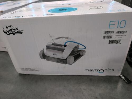 Maytronics e10 swimming pool cleaner