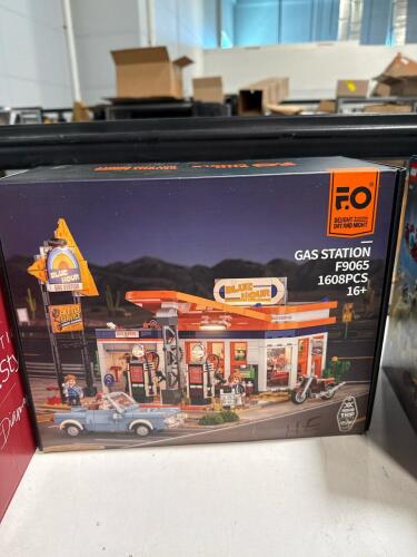 f o delight Dana gas station set
