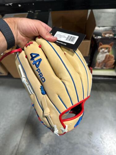 44 select baseball glove