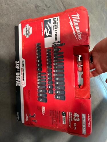 Milwaukee shockwave impact duty 3/8 inch drive 43 piece socket set 49&ndash;66&ndash;7009