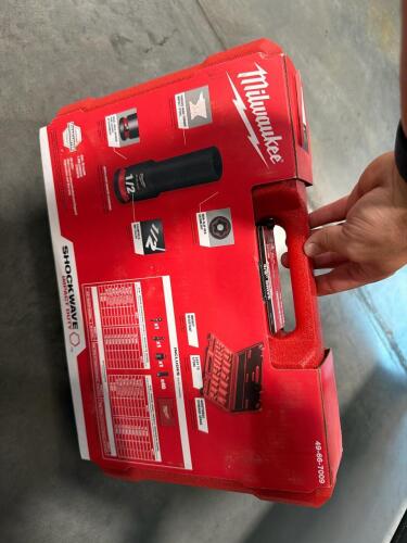 Milwaukee shockwave impact duty 3/8 inch drive 43 piece socket set 49&ndash;66&ndash;7009