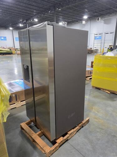 Samsung refrigerator appears new just possibly scratch and dent