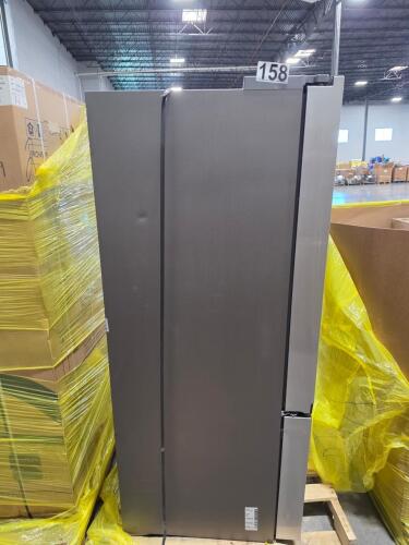 Samsung refrigerator appears to be customer return but looks like new