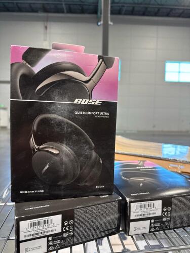 (3) Bose QuietComfort Ultra headphones and quiet comfort Ultra earbuds