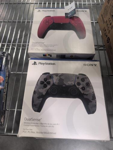 2- PlayStation dualsense controllers