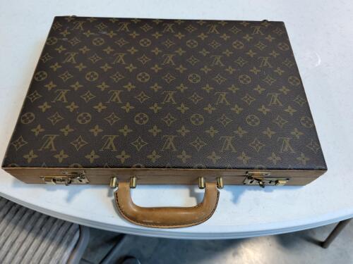 Louis Vuitton style briefcase has not been authenticated