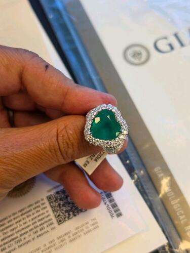 Platinum 7K Brazilian emerald diamond ring with gia