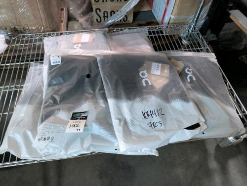 7 pieces of on clothing .
