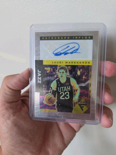 2022-23 Panini Flux - Autograph Influx #AI-LMK Lauri Markkanen