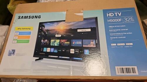 Chairs, Samsung 32 inch TV,