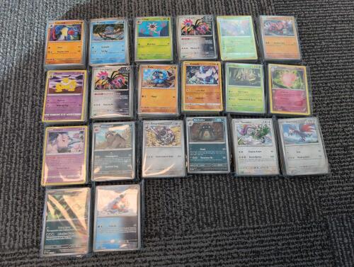 bulk lot of 1,200 Pokemon cards