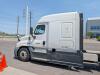 2016 Freightliner Cascadia 125 w/ 831K milesVin #3AKGGLD52GSGR6726Notes: runs and drives. Clean title. - 2