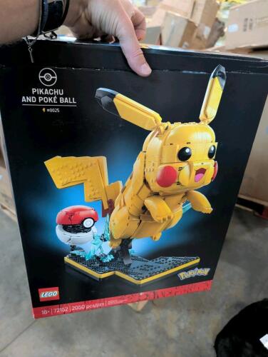 Four &ndash; Lego Pikachu and Pok&eacute; ball, 72152
