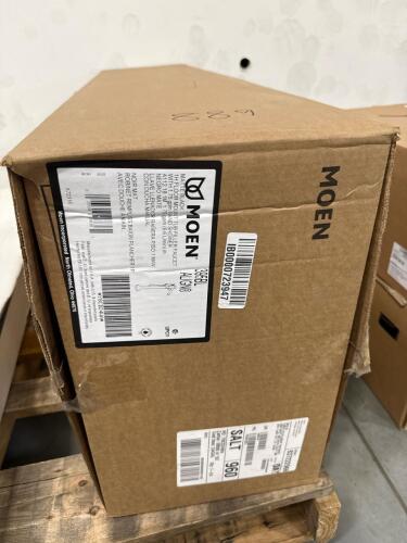 Moen Matt Black 1H floor mount tub cellar faucet, 395BL align