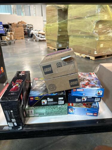 miscellaneous legos, Infinity gauntlet glove, iron man, Batman Tumblr versus Two-Face joker,-