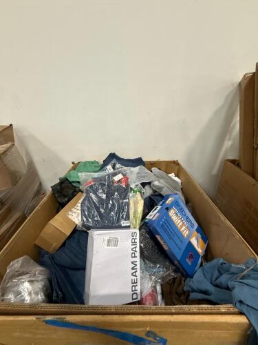 Clothing: spider, Paris, BABATON, gloves, spirit jersey, dream pairs, stitch fix, ROTHYS, Skechers, actively black, new balance, RAB & More