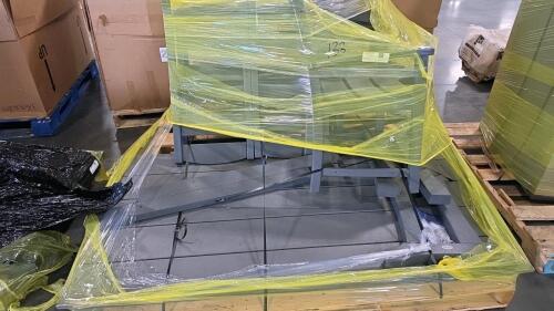 Outdoor furniture/dining set Customer return