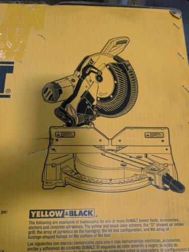 DeWalt 12-in double bevel compound miter saw dws716