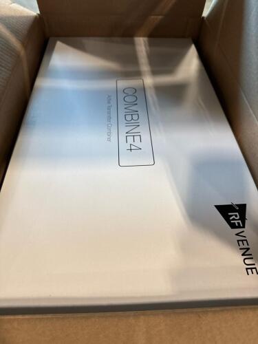 RF venue combine four active transmitter combiner