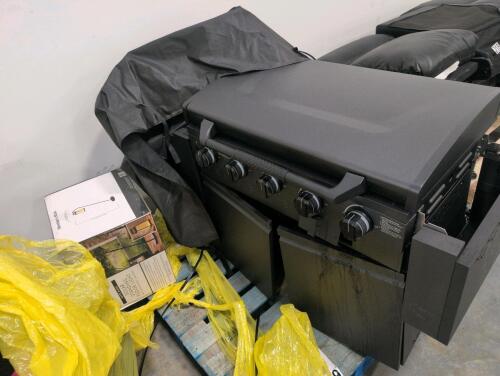 Solar standing floor light, griddle out of box customer return used