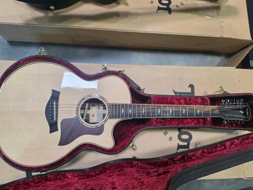 Taylor guitar acoustic 854CE