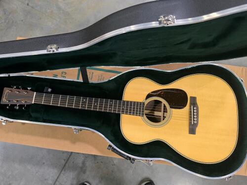 Martin & CO 00&ndash;28 acoustic guitar