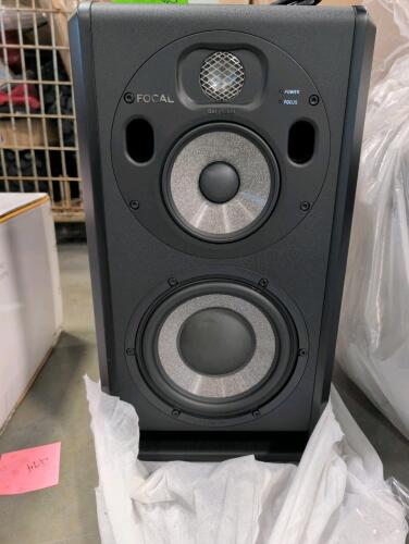 Focal Tri06 professional monitoring system