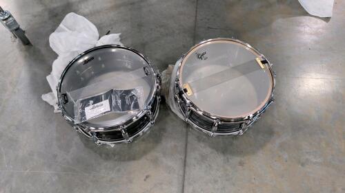 (2) drums