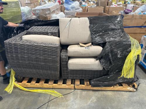 Outdoor furniture Customer return two pallets
